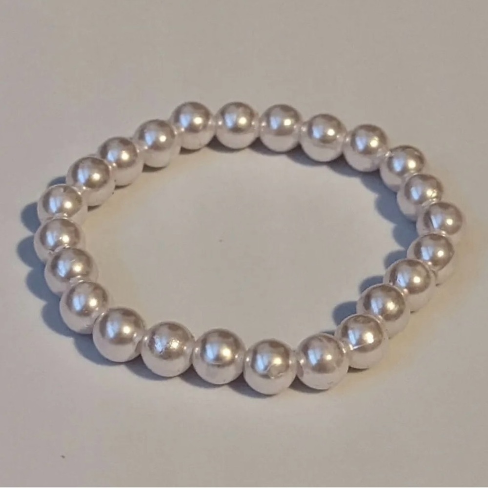 Pearl Ethnic 8mm White pearl Bracelet Women jewelry new no tags. Major discount!